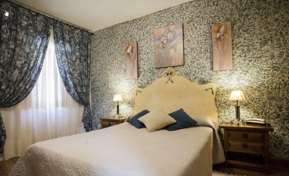 Hostal Chinchon Exterior photo
