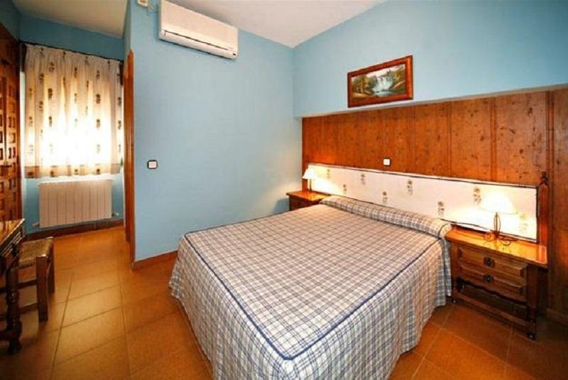 Hostal Chinchon Exterior photo