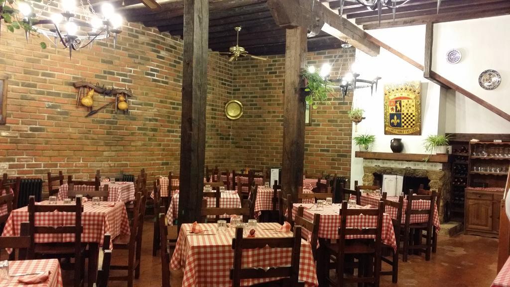 Hostal Chinchon Exterior photo