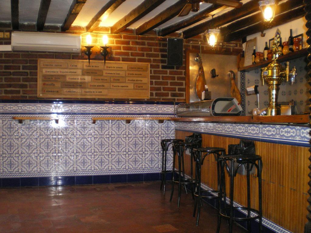 Hostal Chinchon Exterior photo