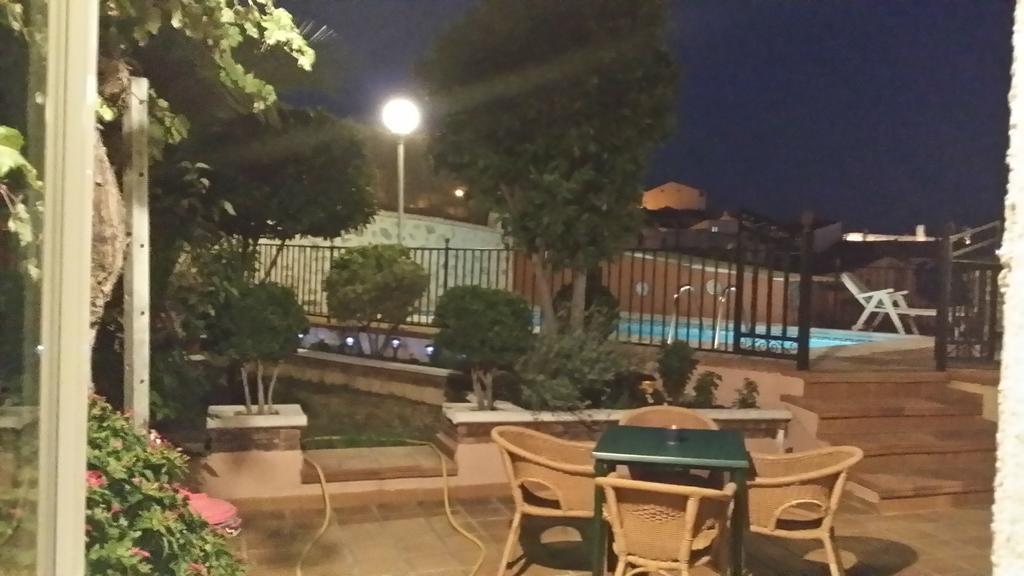 Hostal Chinchon Exterior photo